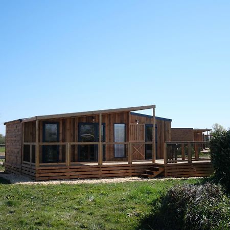 Le Village De Cottages - Le Pole Du Cheval Et De L'Ane Lignieres  Exterior photo