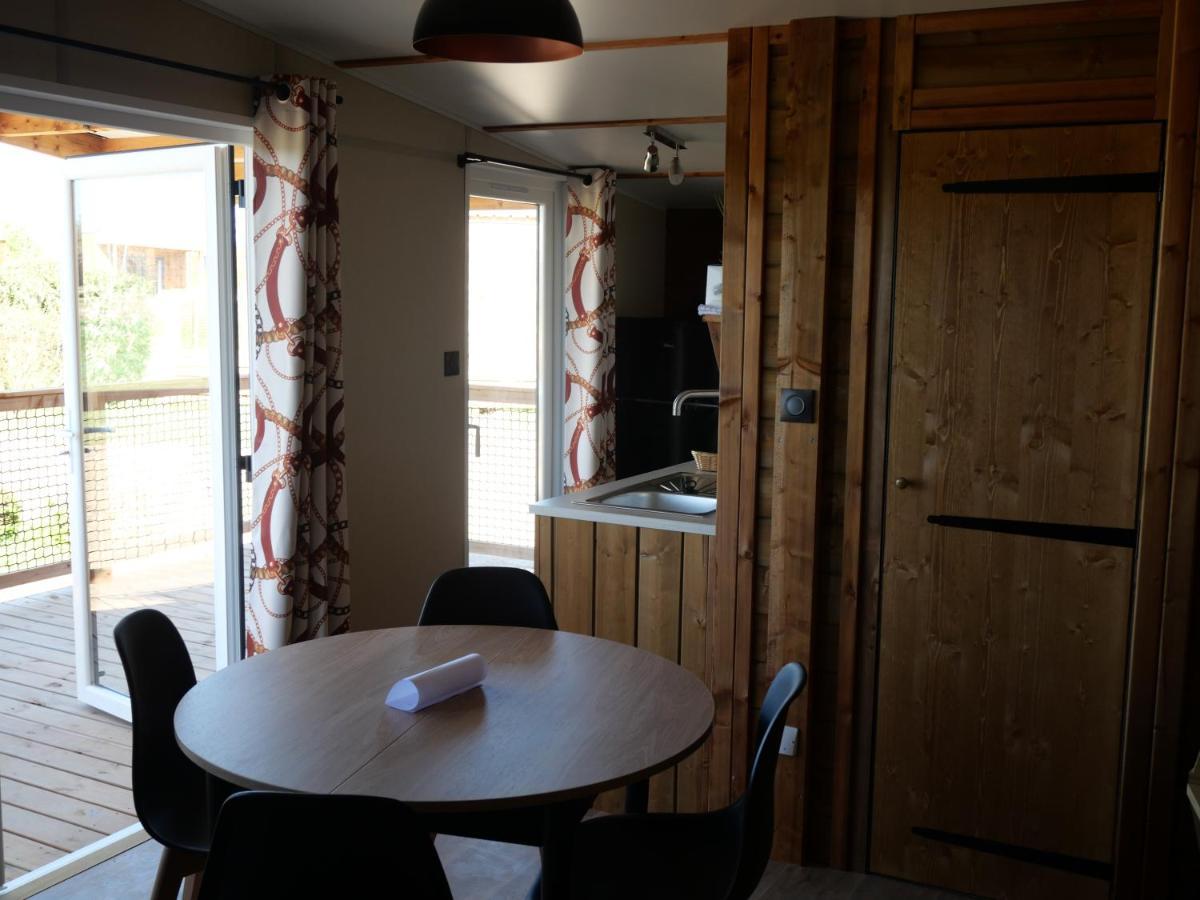 Le Village De Cottages - Le Pole Du Cheval Et De L'Ane Lignieres  Exterior photo