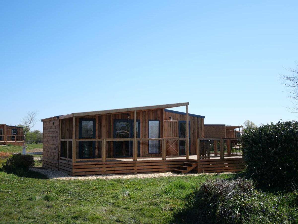 Le Village De Cottages - Le Pole Du Cheval Et De L'Ane Lignieres  Exterior photo